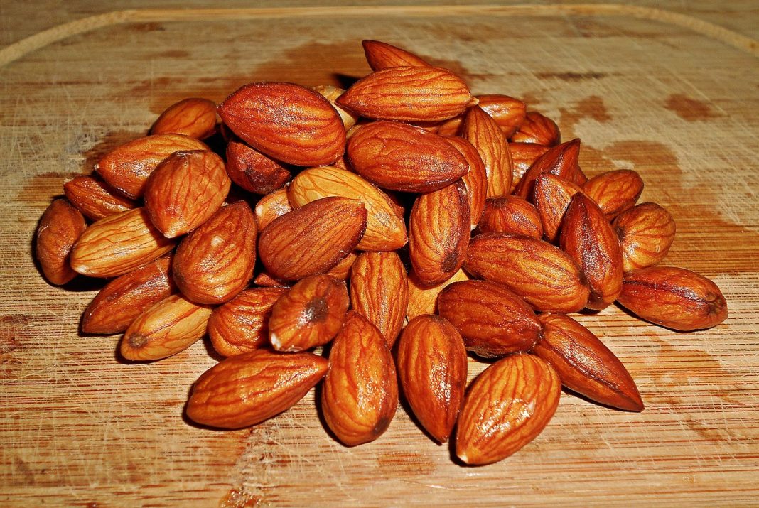 Almendras fritas: cómo hacerlas en el microondas en dos minutos