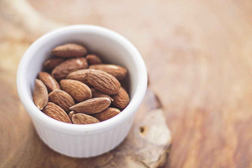 Almendras fritas: cómo hacerlas en el microondas en dos minutos