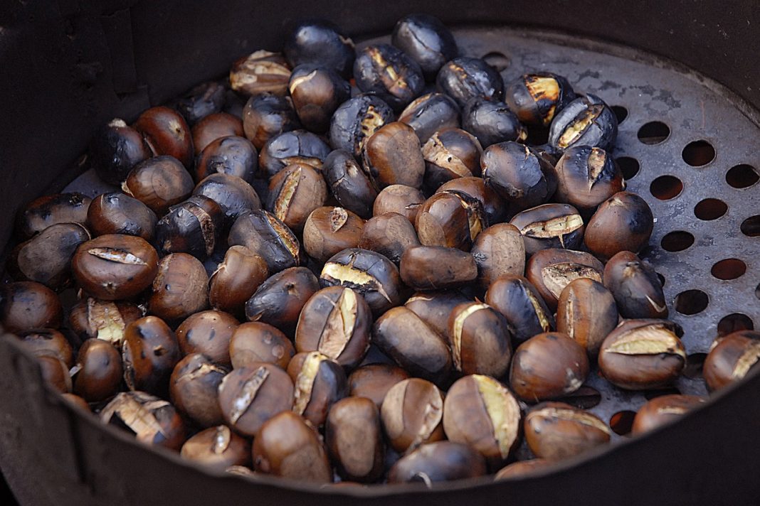 Castañas asadas: cómo hacerlas al horno, a la sartén y al microondas