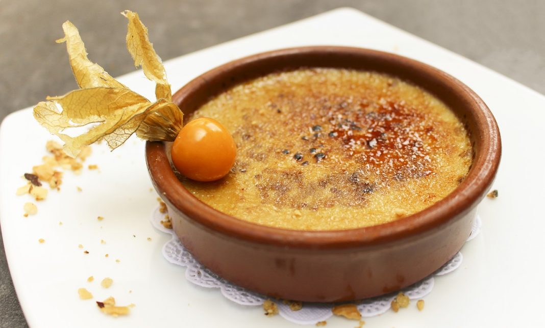 Crema catalana: así la haces deliciosa y sencilla en 30 minutos