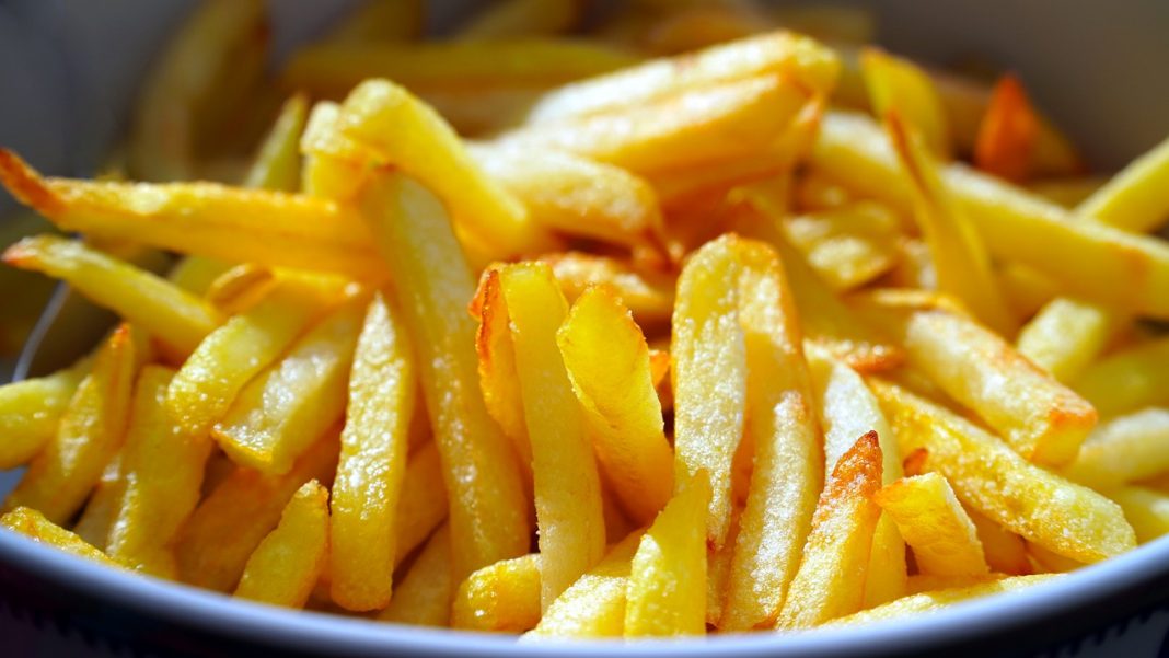 El secreto de los grandes chefs para hacer unas patatas fritas crujientes