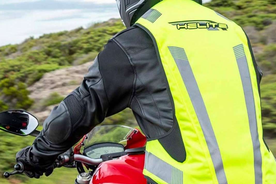 La importancia de protegerse con un chaleco airbag moto de Babiek