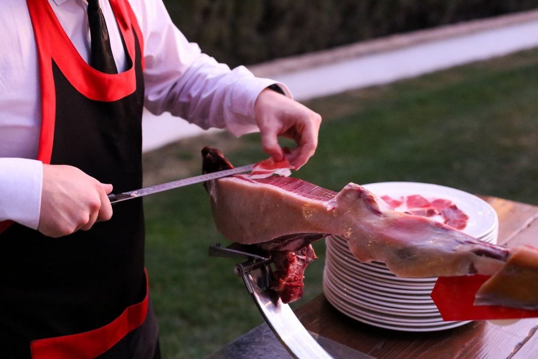 Cómo distinguir un jamón ibérico de uno normal