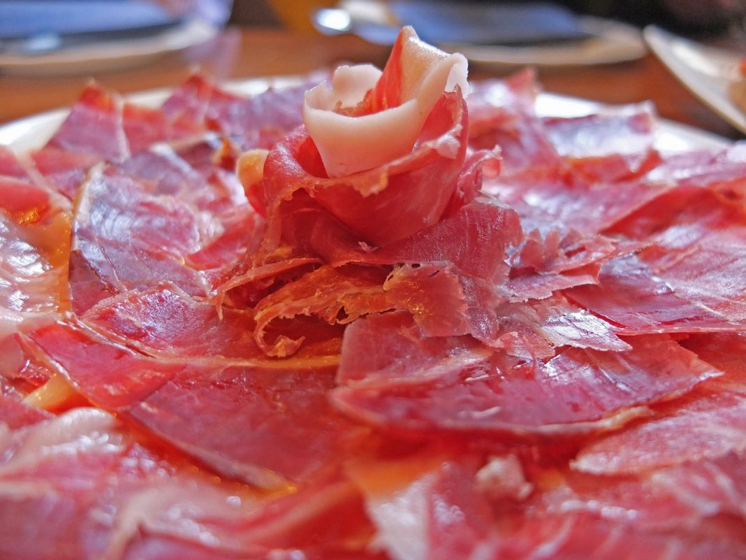 Cómo distinguir un jamón ibérico de uno normal