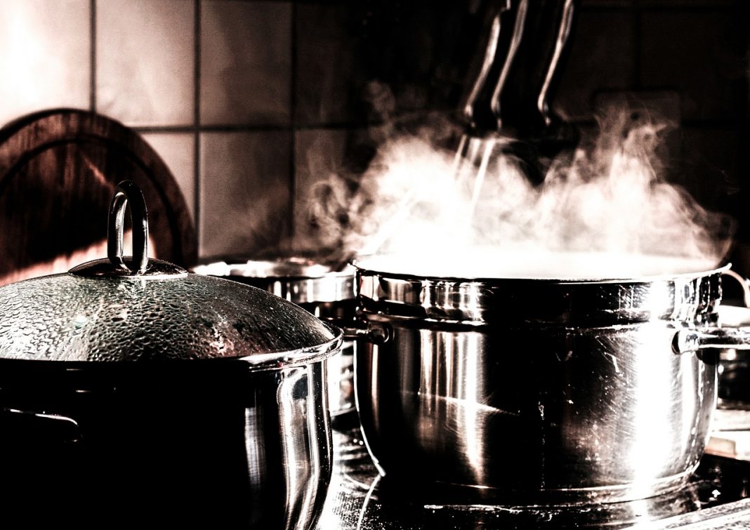 Así puedes conseguir agua destilada en casa