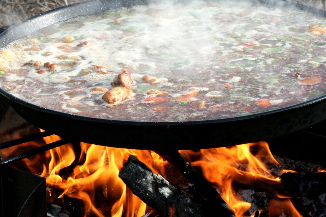 Así se hace una paella por David Montero, embajador mundial de la paella