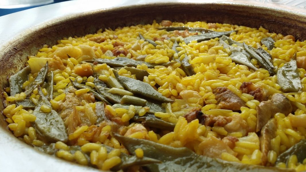 Así se hace una paella por David Montero, embajador mundial de la paella