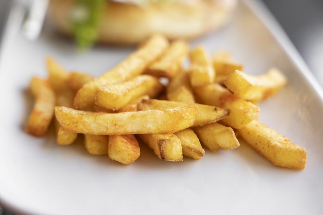 El truco para freír patatas y que no engorden