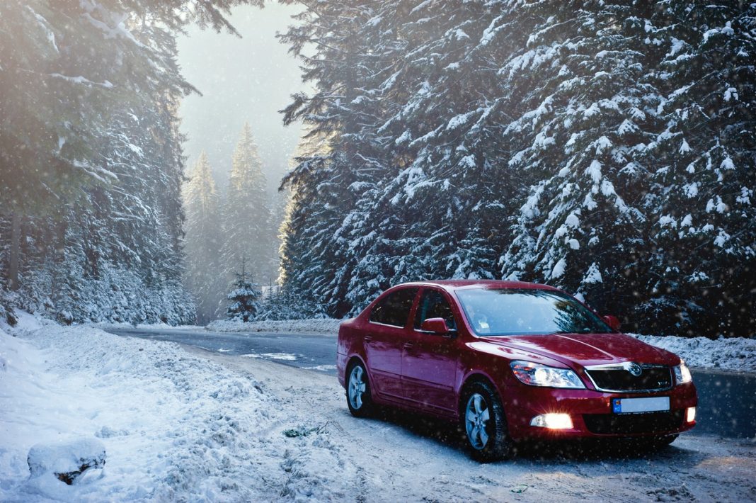 Las 8 claves para que la batería del coche no se congele este invierno