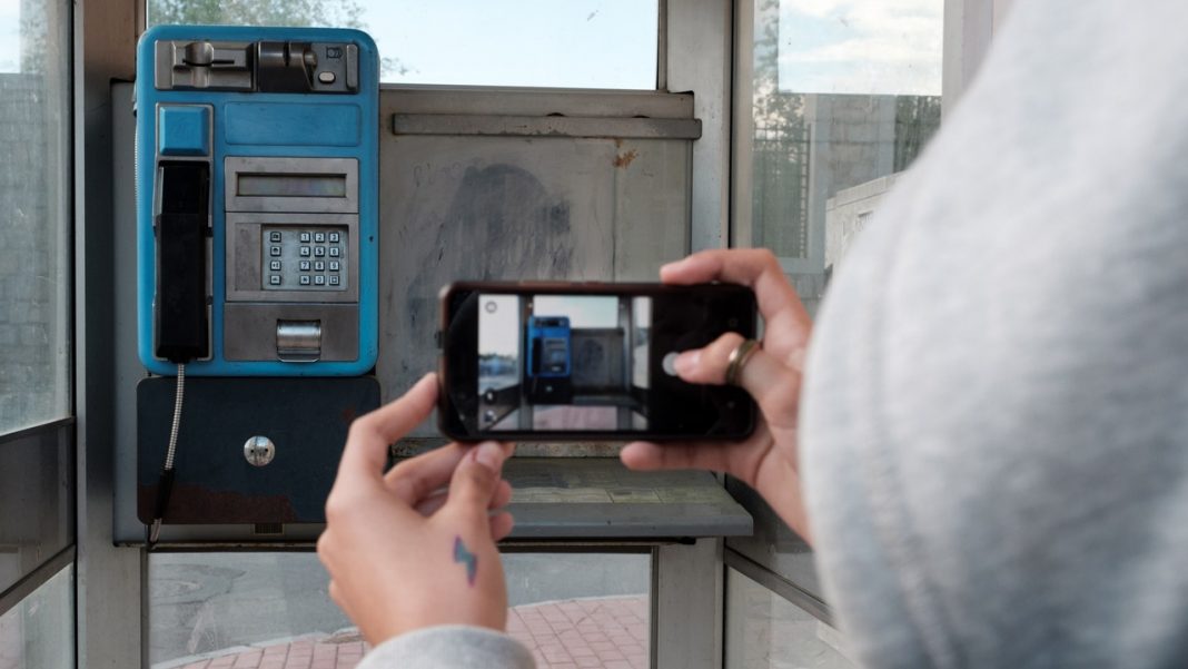 No creerás dónde existen aún cabinas telefónicas