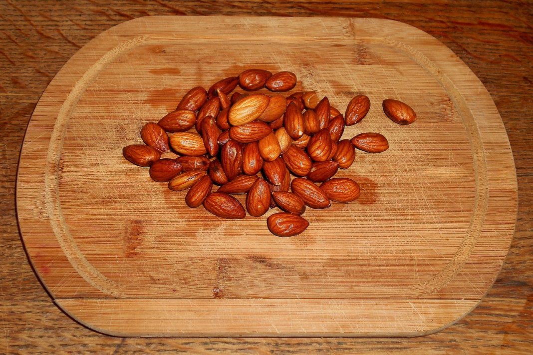 El truco más efectivo para quitarle la piel a las almendras