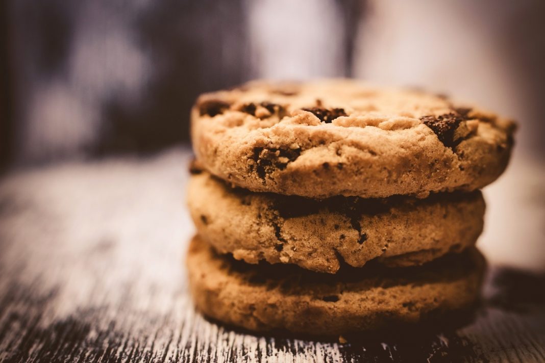 Galletas: el truco para que las chispas de chocolate no se queden abajo