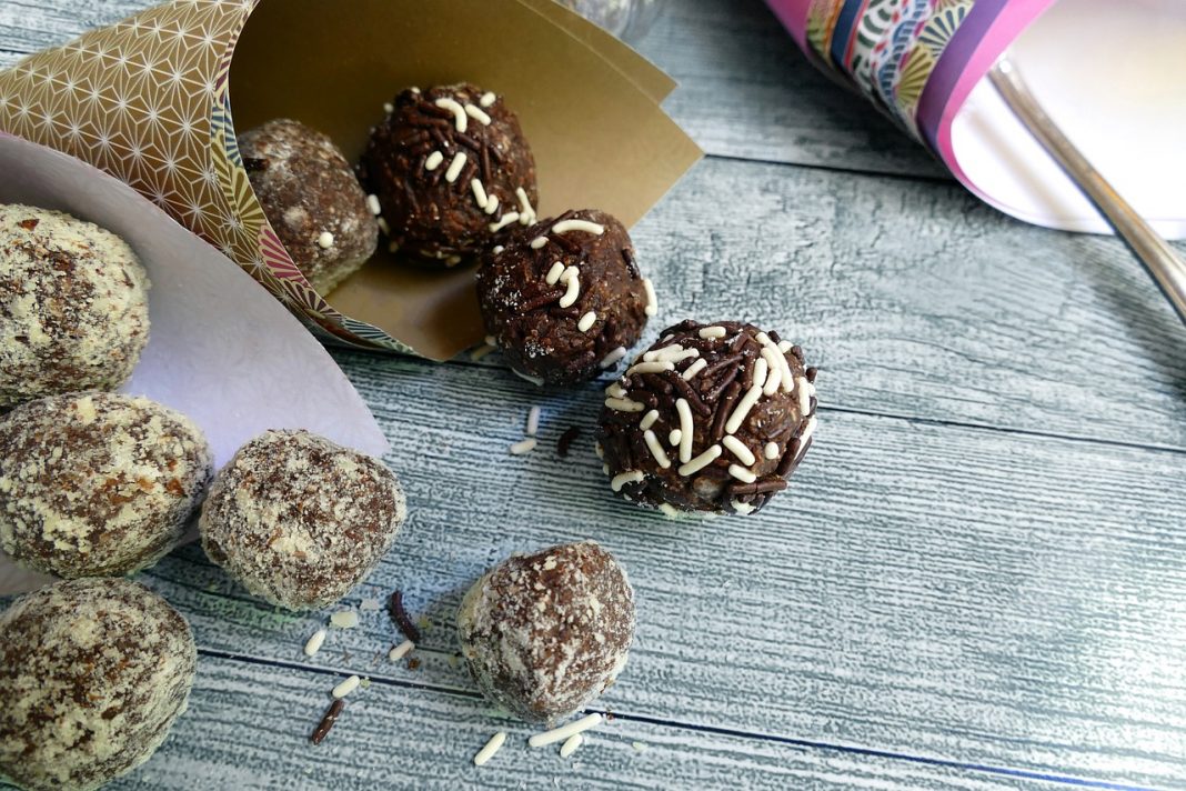 Trufas de chocolate: la receta más sencilla que pueden hacer hasta tus hijos