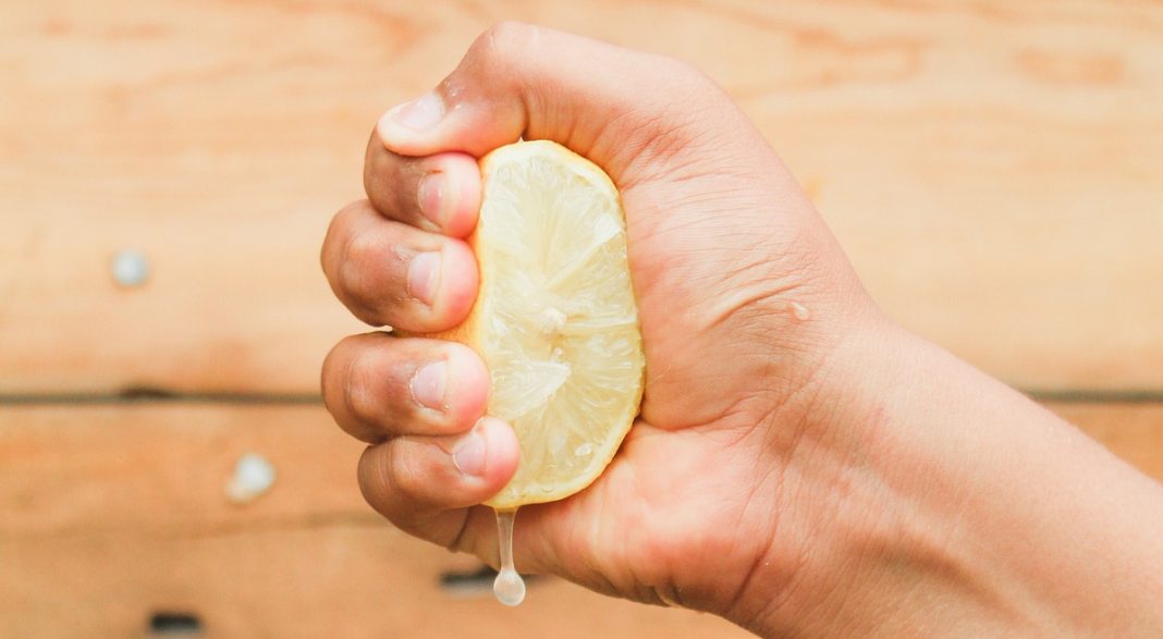 Así puedes sacarle todo el jugo al limón