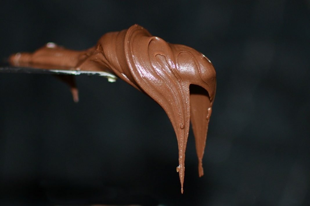 La receta para una crema de chocolate y avellanas casera y natural