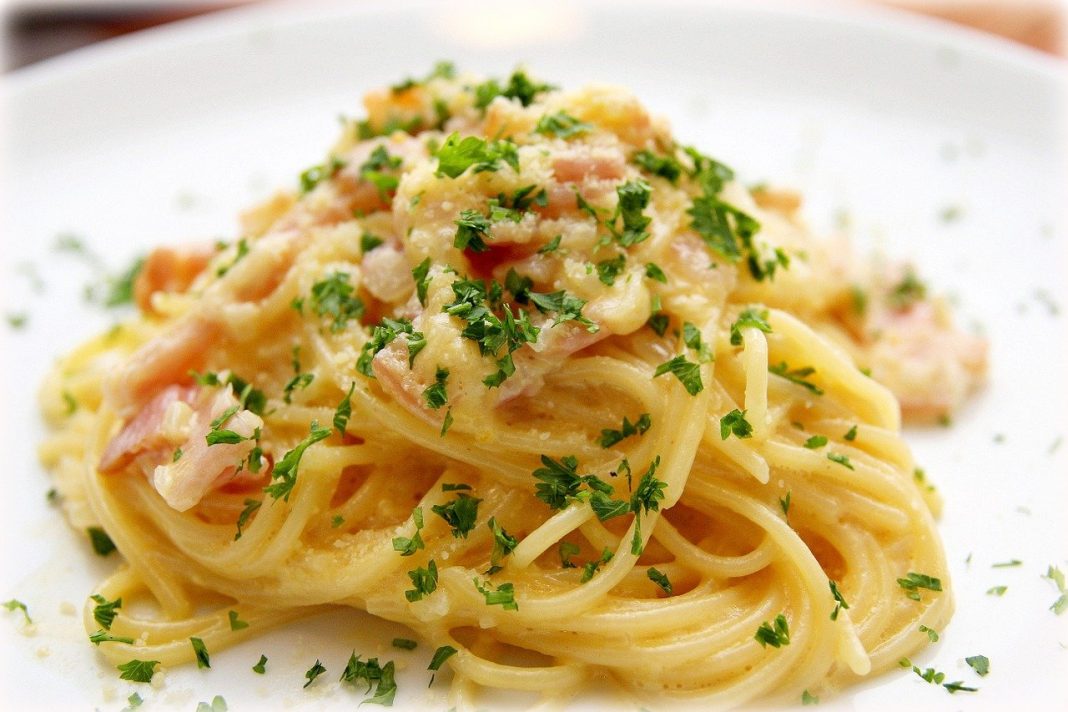 Salsa carbonara: la receta más rápida que harás en 10 minutos en el microondas