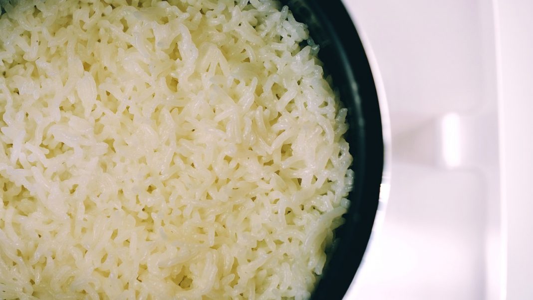 Arroz blanco: el truco desconocido para que quede suelto