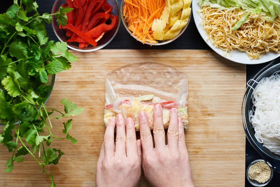 Así puedes hacer rollitos de primavera saludables