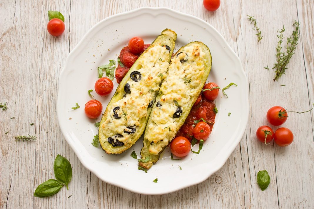 Berenjenas y zucchini a la pizza: así se hacen