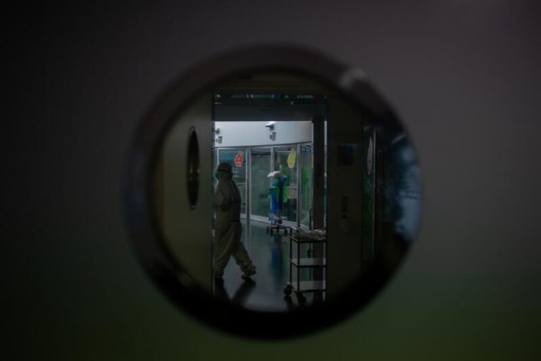 Cataluña registra 2.143 casos y una muerte en las últimas 24 horas