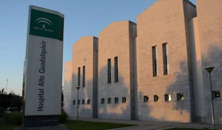 Andalucía suma 24 hospitalizados hasta 434 y baja un paciente en UCI hasta 87