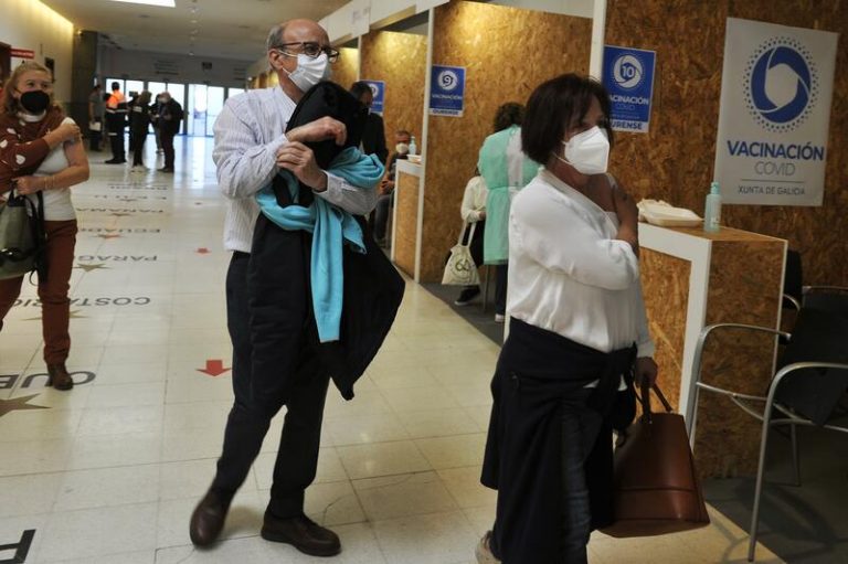 Galicia ya cita a menores de 60 años para recibir la tercera dosis de la vacuna