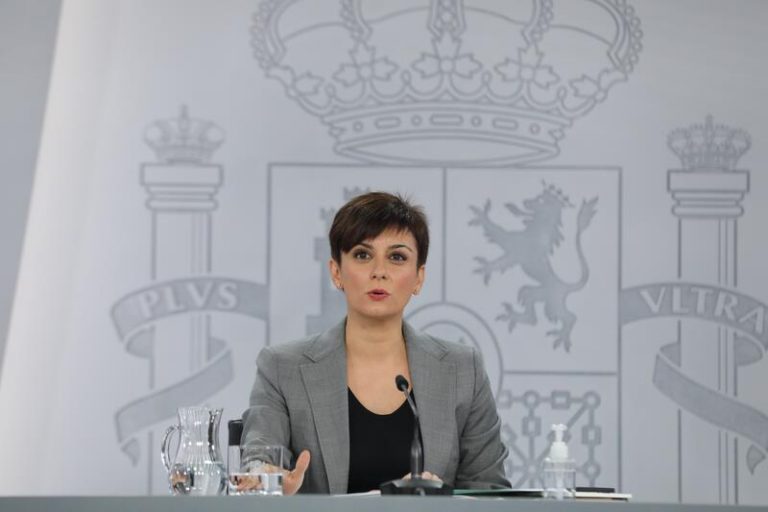 El Gobierno sobre los 2 profesores en aulas catalanas: «Si vienen a dar cumplimiento a las leyes, bienvenidas sean»