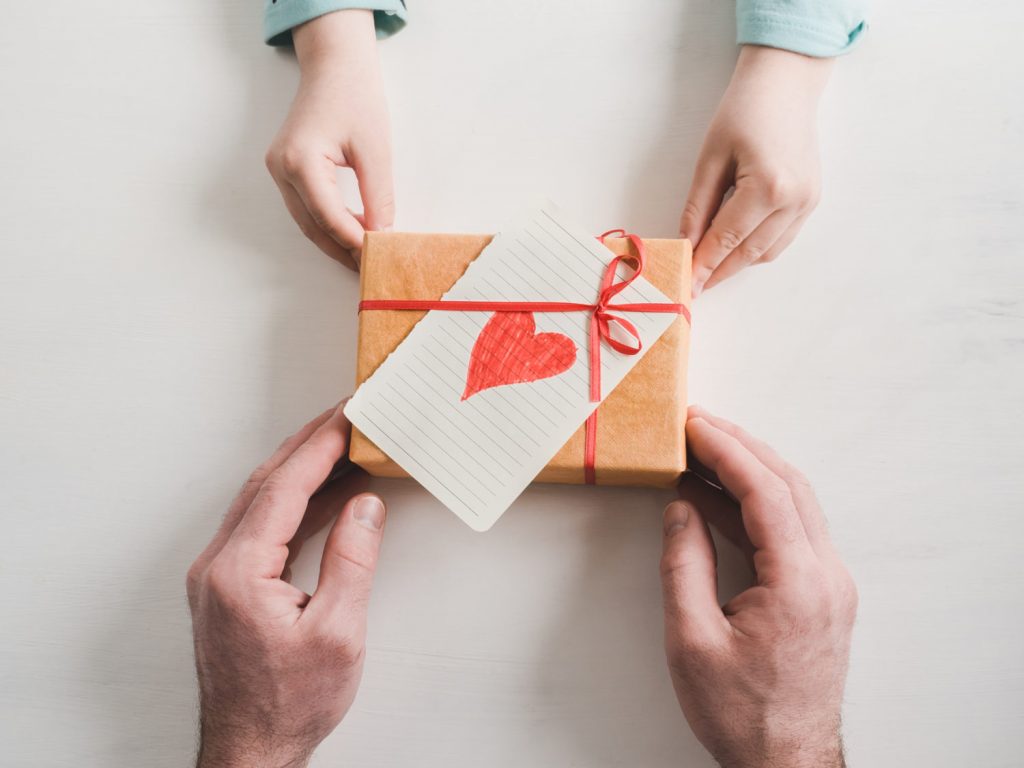 Amigo Invisible: 10 Ideas De Regalos Con Los Que Acertar Seguro