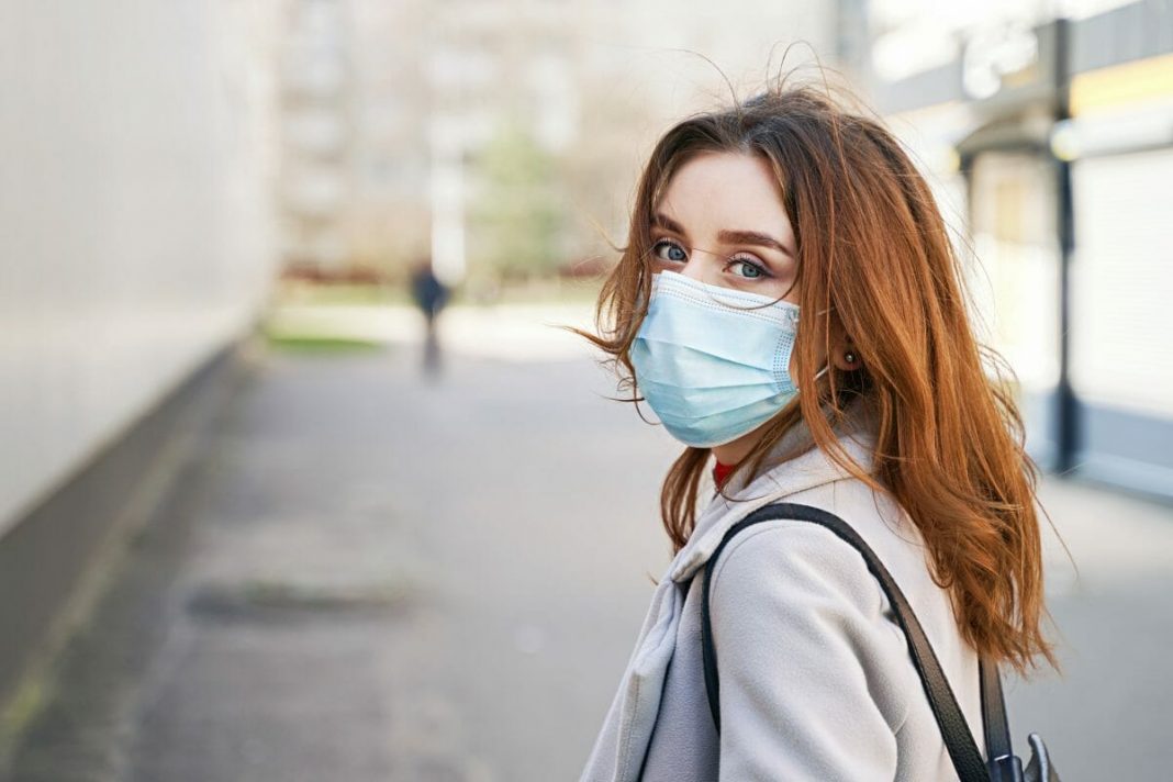 Así puedes evitar que la mascarilla se humedezca y respires mejor