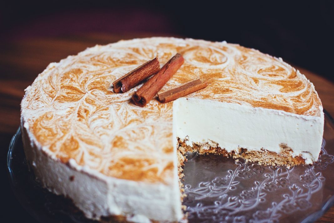 Tarta de chocolate blanco: el postre que solo tardas 5 minutos