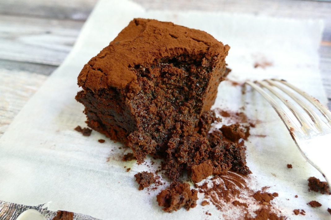 Cómo hacer rápido un brownie sin usar el horno