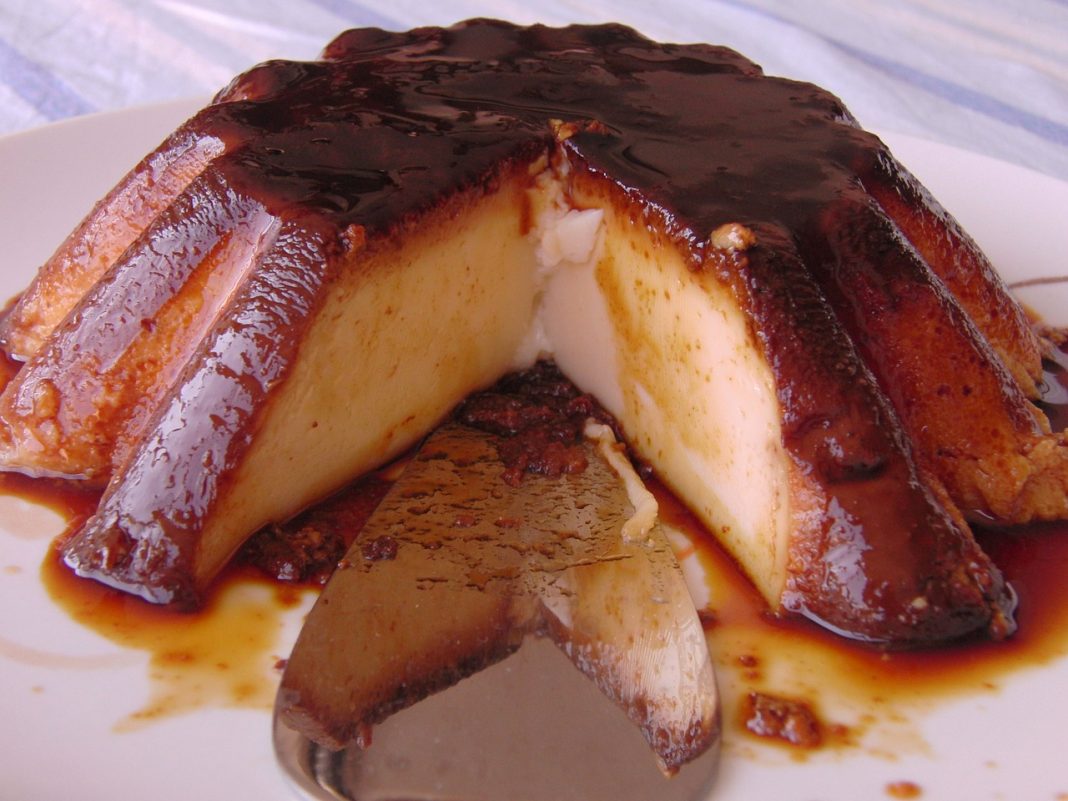 Chúpate los dedos con un flan de vainilla casero en minutos