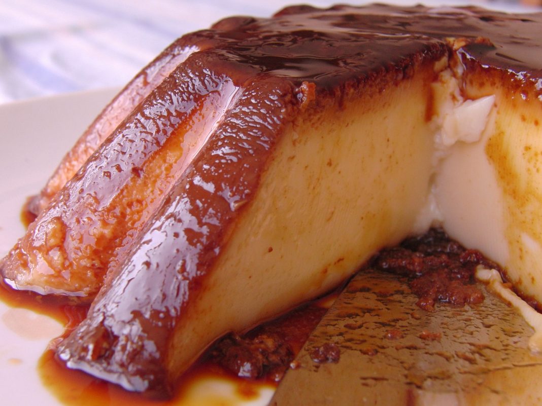 Chúpate los dedos con un flan de vainilla casero en minutos