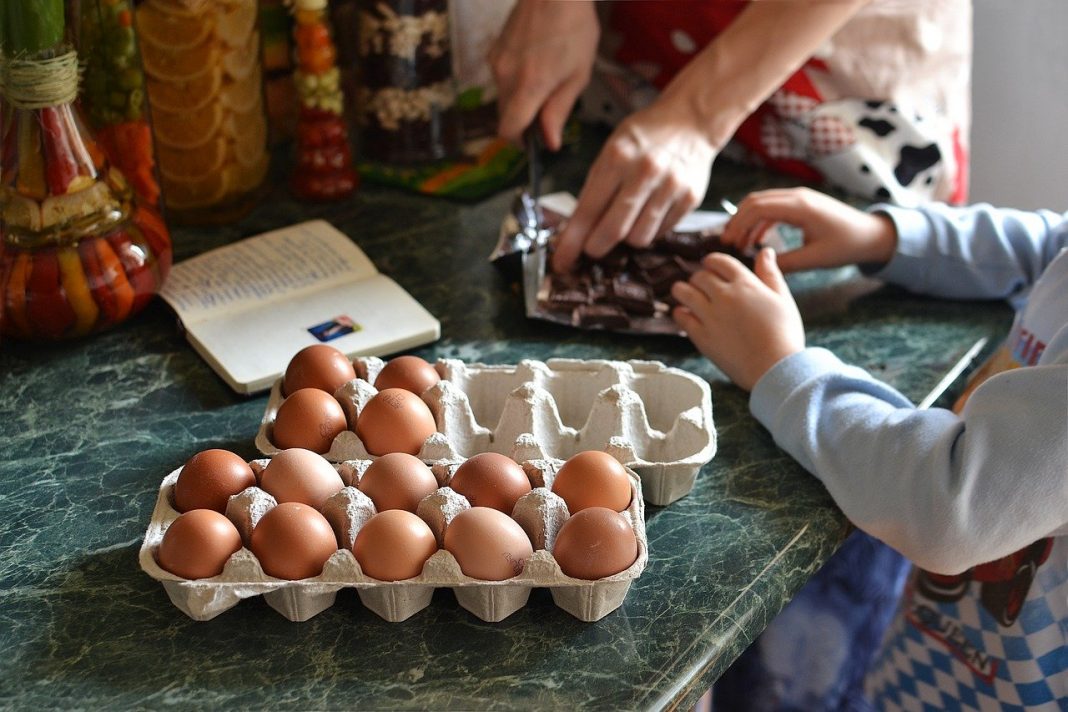 Cómo hacer un muñeco de nieve (o a Olaf) con este ingrediente: Huevos duros