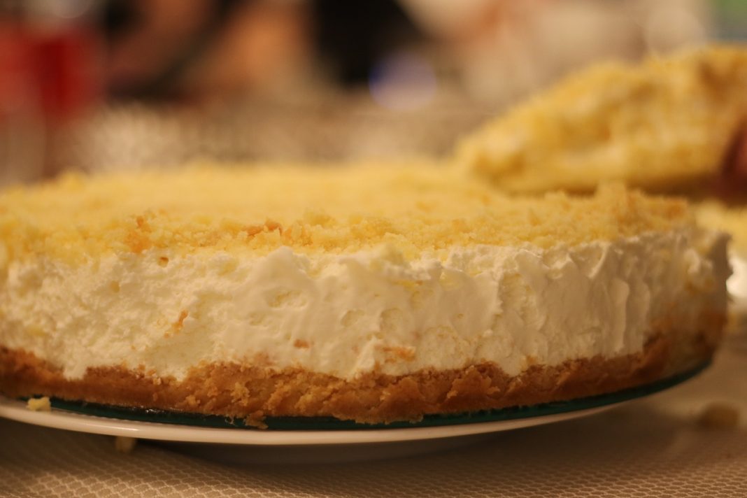 Tarta de chocolate blanco: el postre que solo tardas 5 minutos