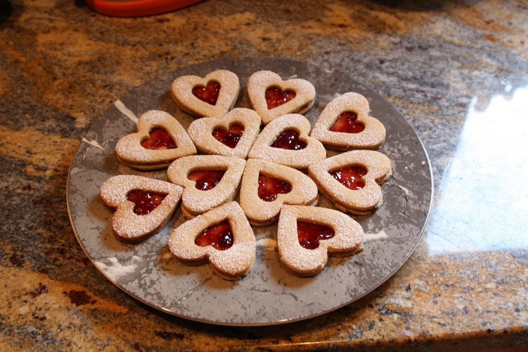 Cómo hacer las tradicionales galletas linzer en casa