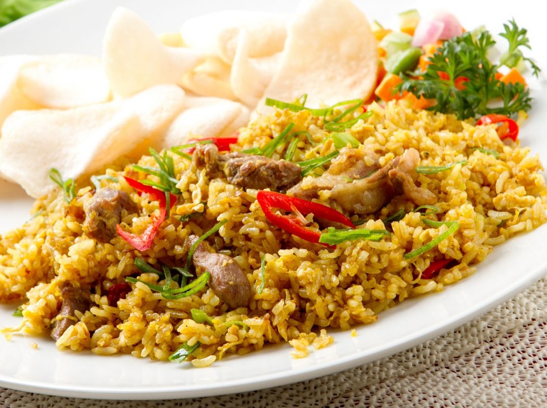 Arroz con pollo oriental: así se prepara en 30 minutos