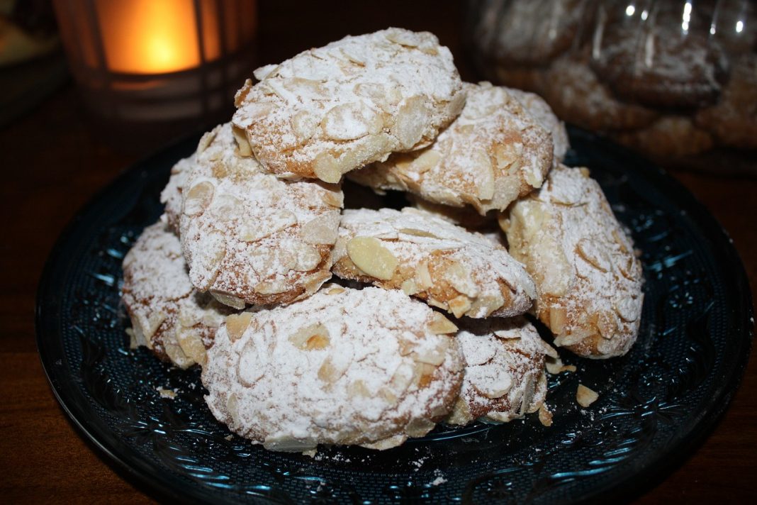 Así se preparan unos polvorones en el microondas