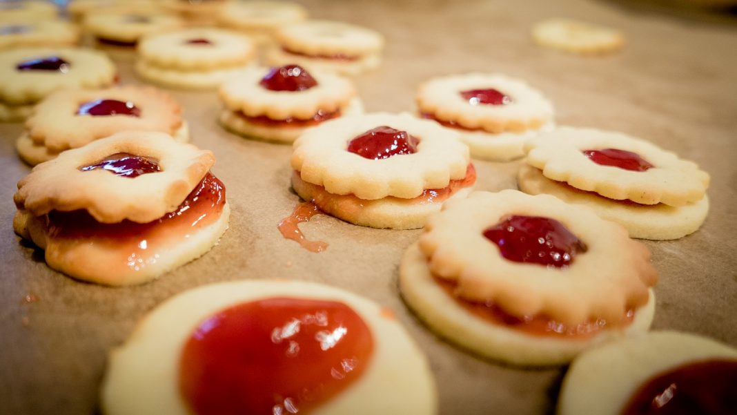 Cómo hacer las tradicionales galletas linzer en casa