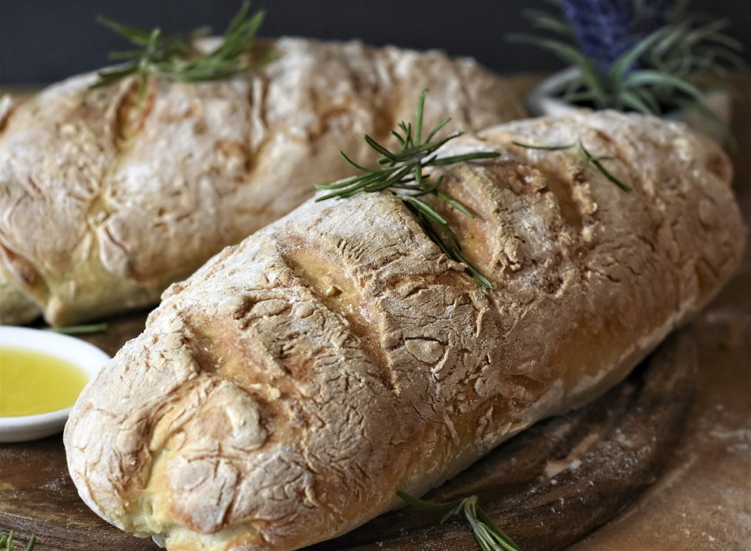 Las claves para hacer pan en casa y que no salga del horno 'como una piedra'