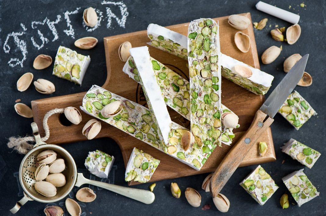 Cómo preparar un turrón de coco que no envidia al de chocolate