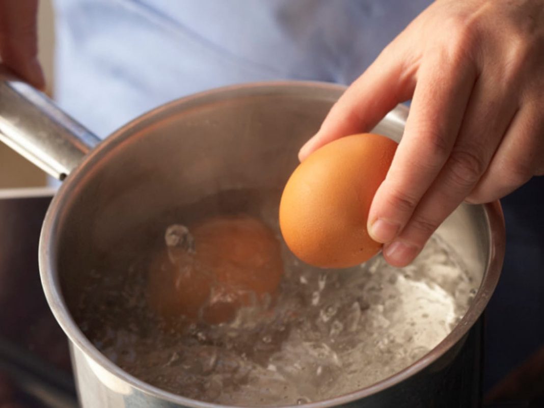 El desconocido uso del agua de cocer los huevos