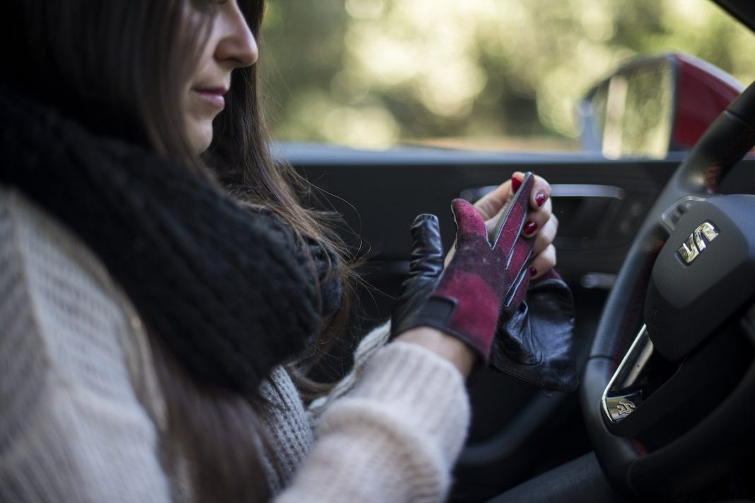 El truco más efectivo para quitar el vaho del cristal del coche