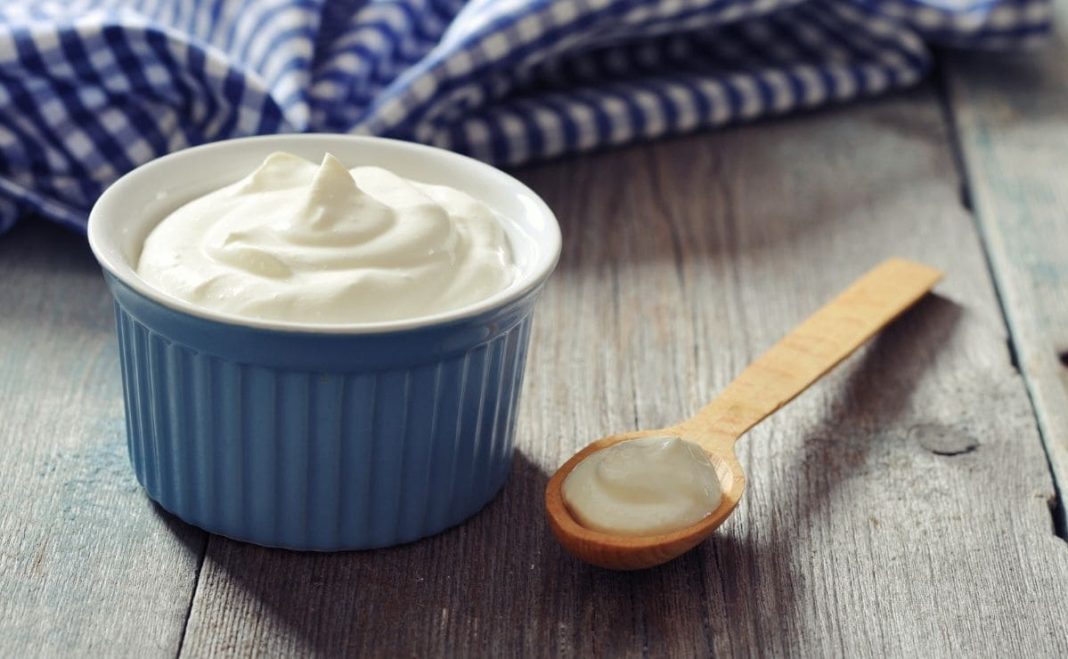 Estas son las diferencias entre un yogur griego y uno natural