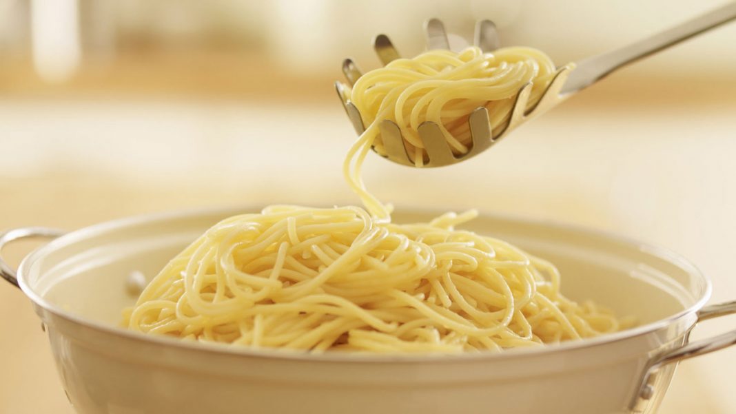 Este es el uso del agujero de la cuchara para espaguetis