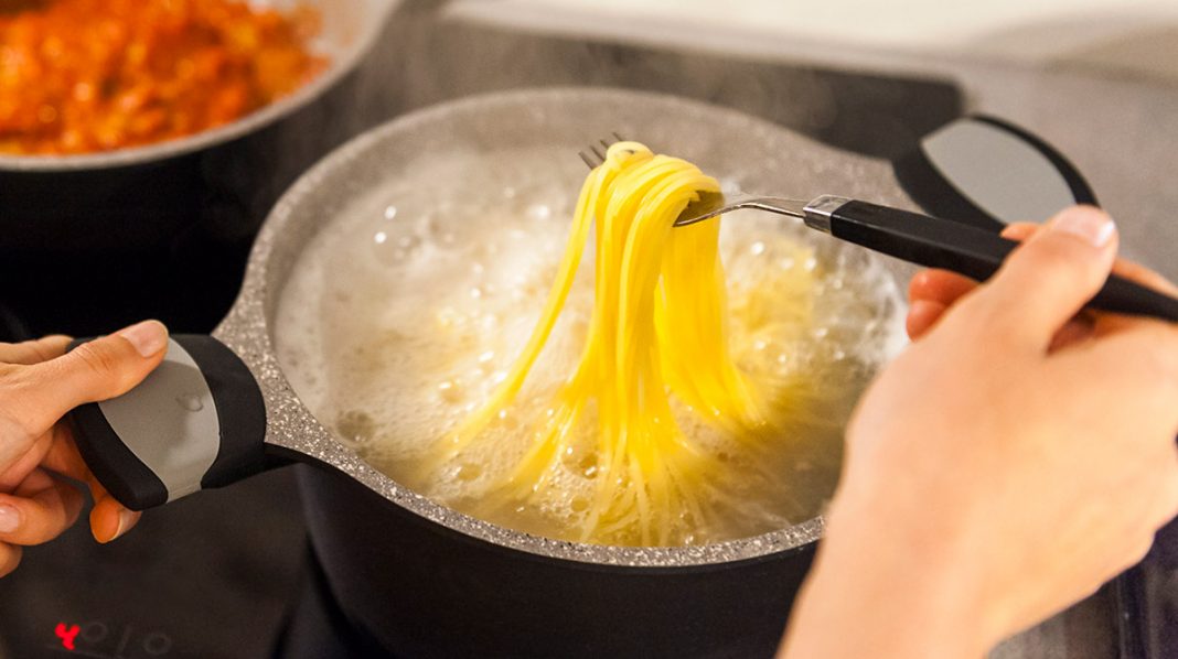 Esto es lo que puedes hacer con el agua de cocer la pasta