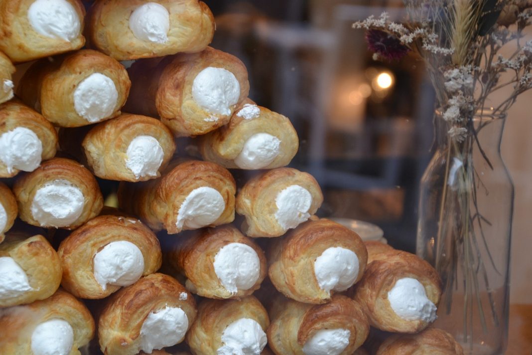 Pastelitos de nata: así puedes hacerlos con hojaldre fácilmente