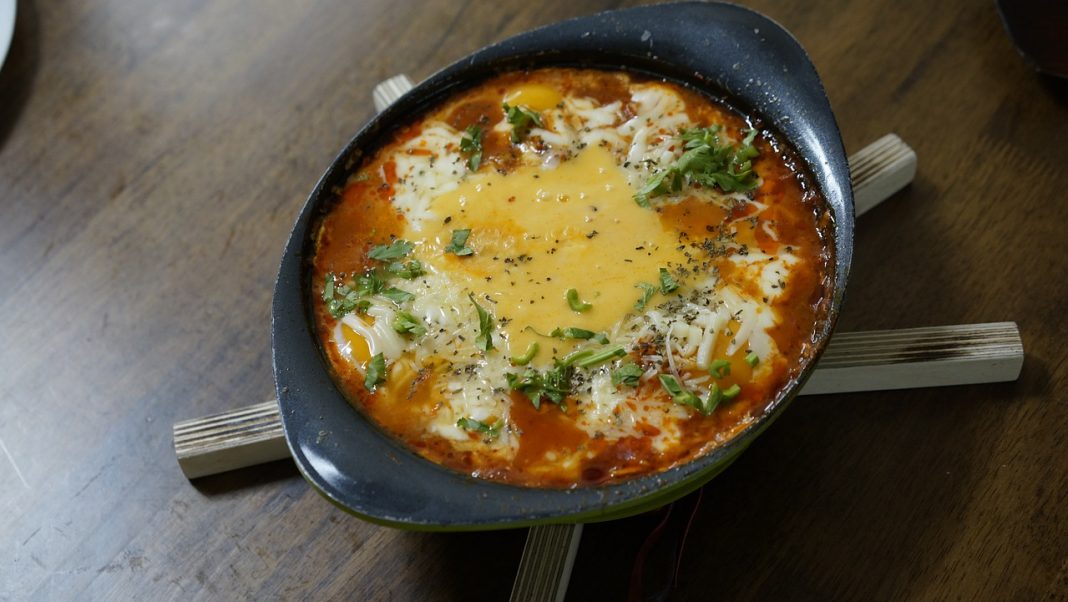 Huevos a la flamenca: la receta de huevos al plato a la andaluza