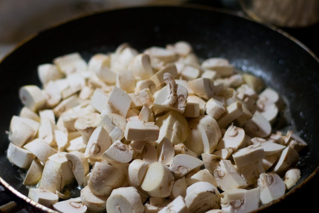 Crema de champiñones y setas: cómo prepararla en veinte minutos