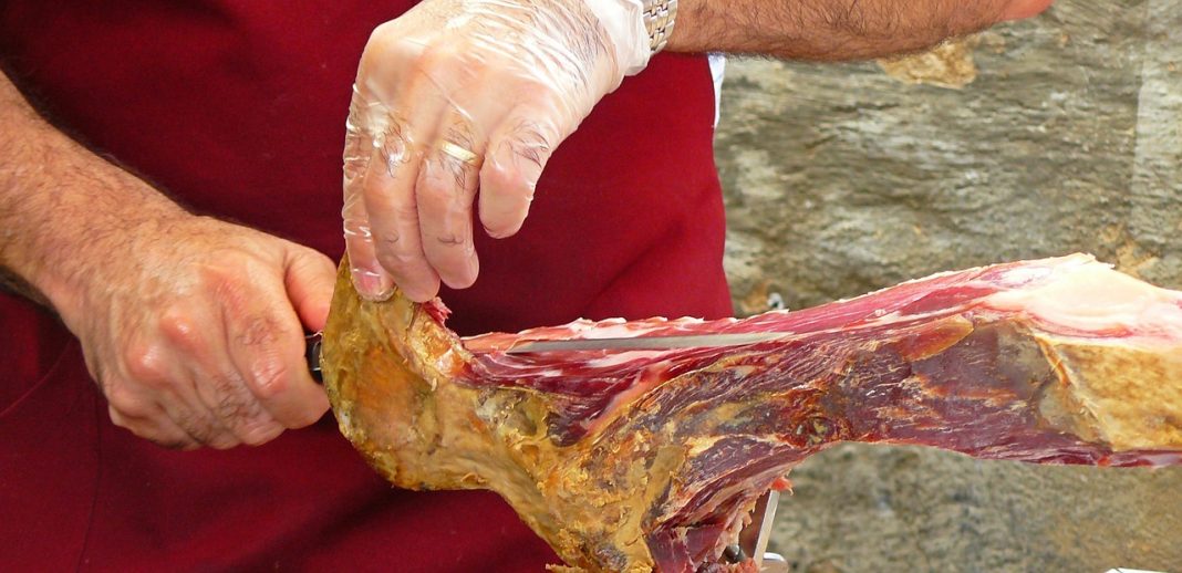 Así debes conservar el jamón ibérico cuando lo empieza